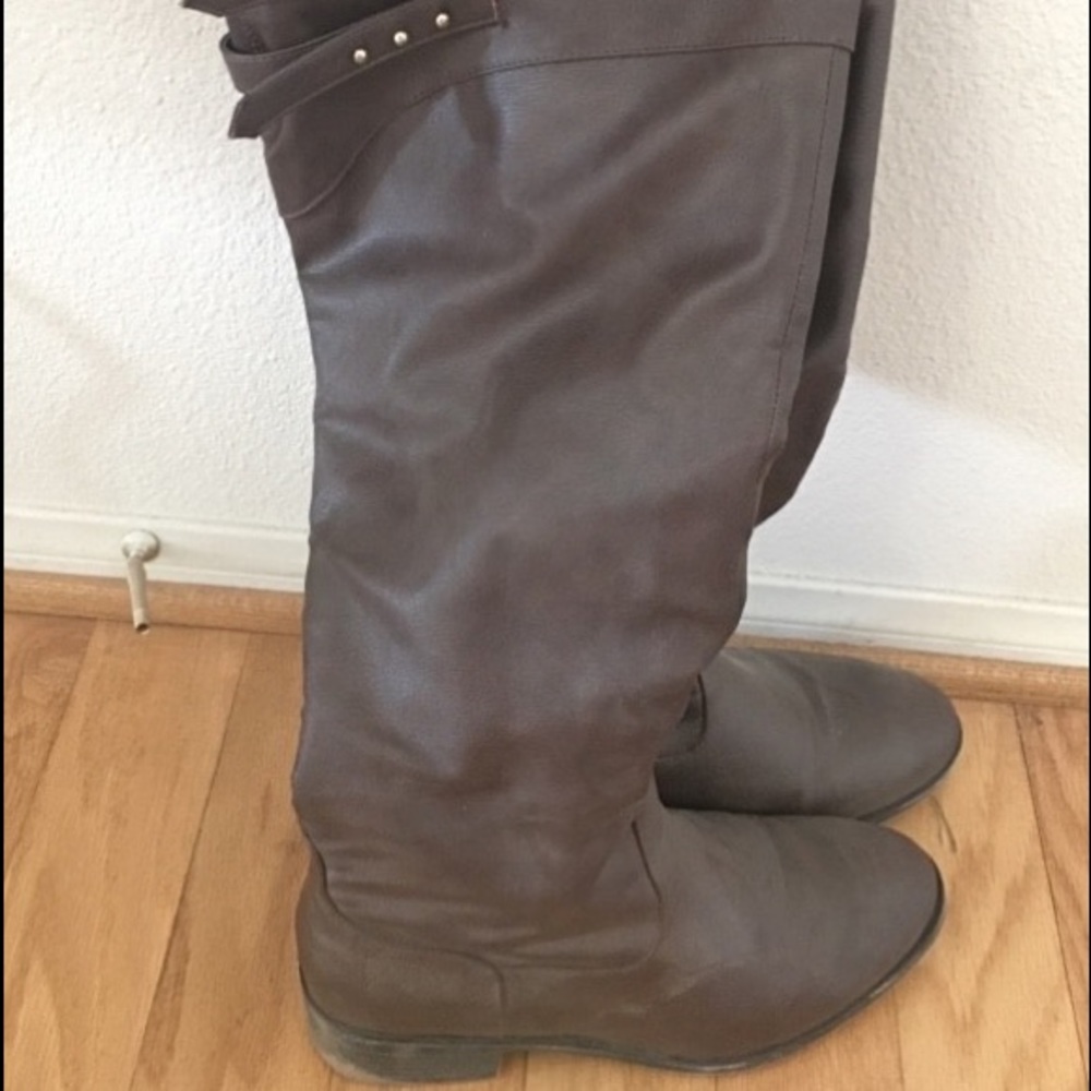 Brown wide boots